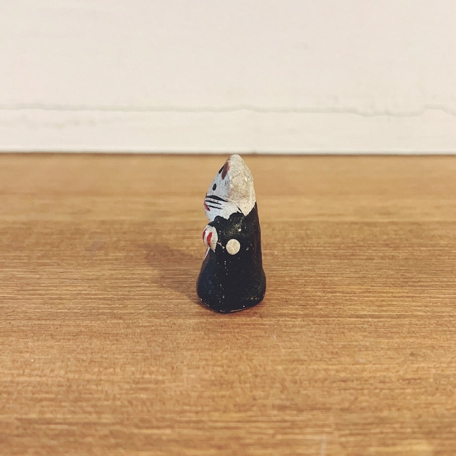 戦前の住吉人形『初辰猫・左手』(羽織) | 象々の郷土玩具