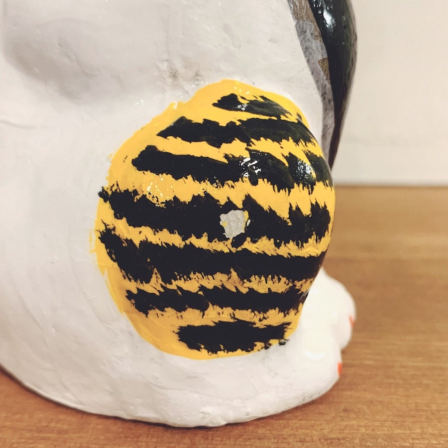 坊ノ谷土人形『招き猫』 | 象々の郷土玩具