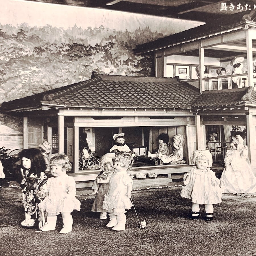 戦前1930年代セルロイド遺産「青い目の女の子人形」存在感のあるベスト
