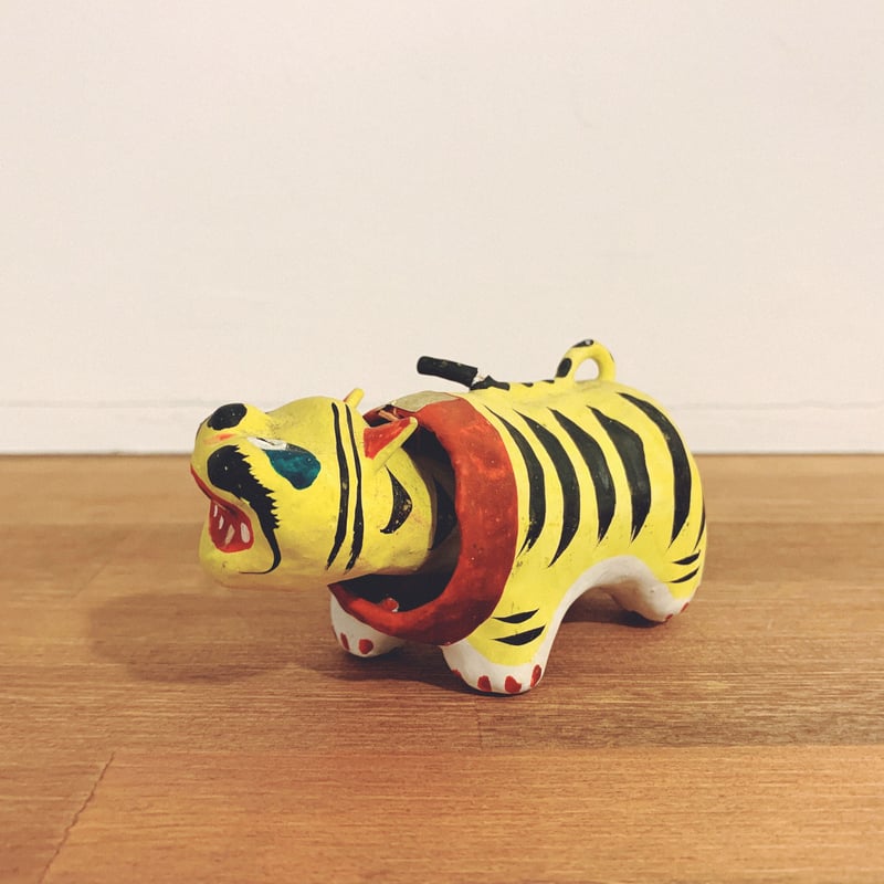 郷土玩具、張子の虎、首振り虎、竹製虎、縮緬製虎、木版手染虎、置物、13体、箱無 倉敷張子の『首振り虎』 | 象々の郷土玩具