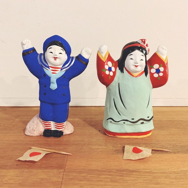 秋田・中山土人形『旗持ち童子』2体 | 象々の郷土玩具