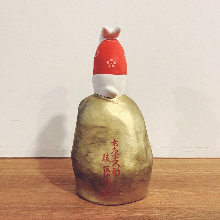 郷土玩具　市原土人形　後藤久美作 市原土人形・後藤久美の『だるま乗りうさぎ』 | 象々の郷土玩具
