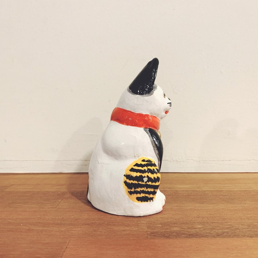 坊ノ谷土人形『招き猫』 | 象々の郷土玩具