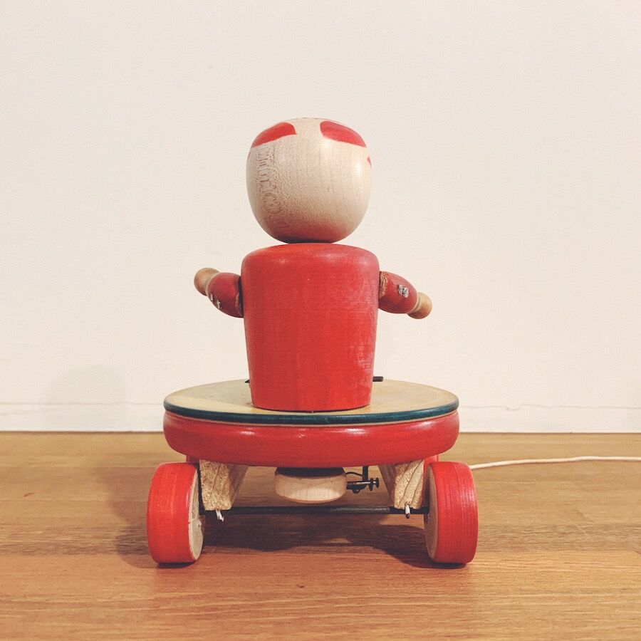 阿部進矢の木地玩具『だだっ子』 | 象々の郷土玩具