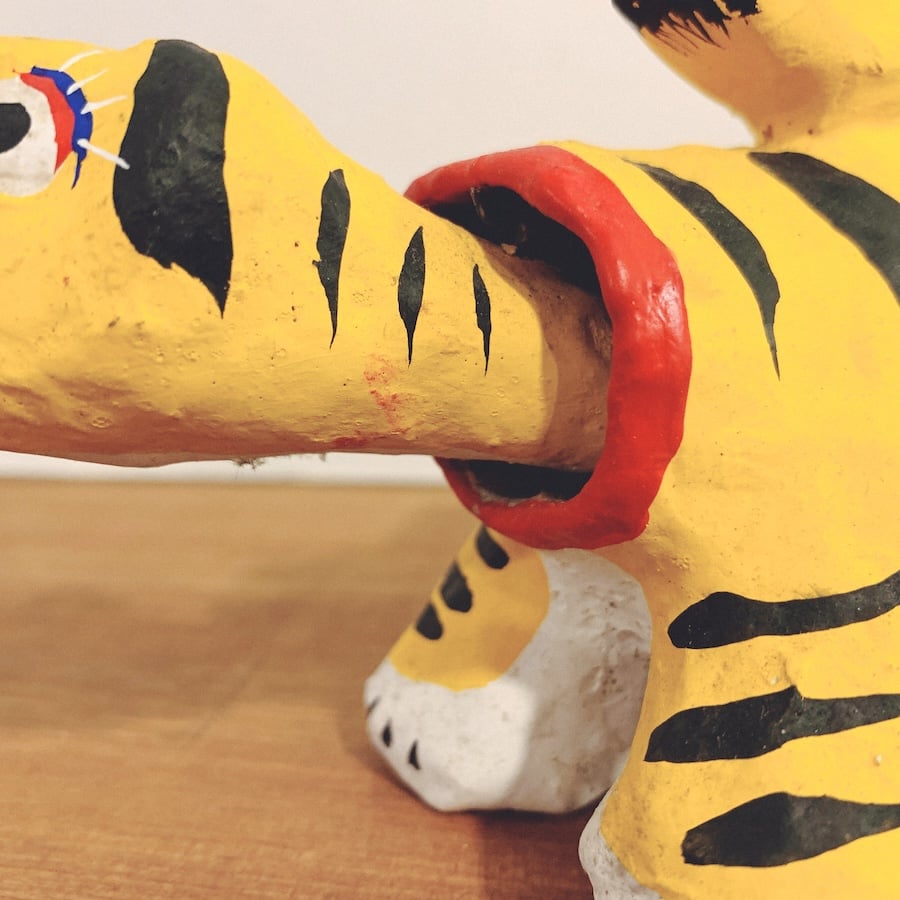 古い くらまの虎 戦前 土人形 郷土人形 古道具 オブジェ 鞍馬のひねり虎 古い くらまの虎 戦前 土人形 郷土人形 古道具 オブジェ 鞍馬の