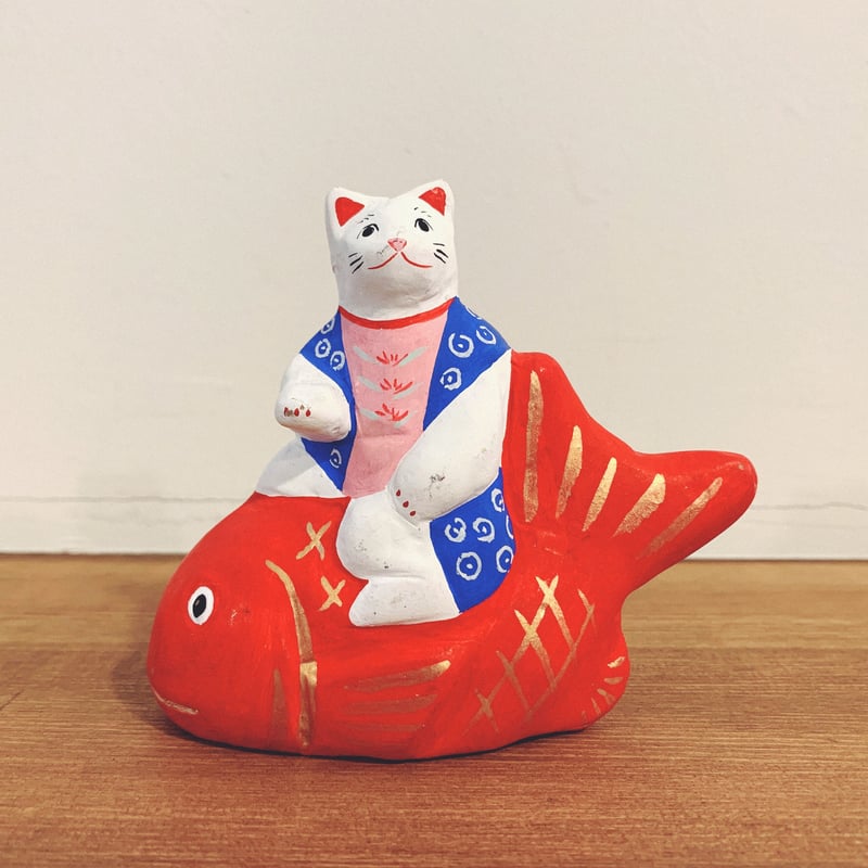 古い 土人形 猫 民芸 古道具 アンティーク 練り人形？ 江口土人形『鯛乗り猫』 | 象々の郷土玩具