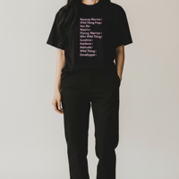 スタジオオリジナル英字Tシャツ（黒 x PINK）