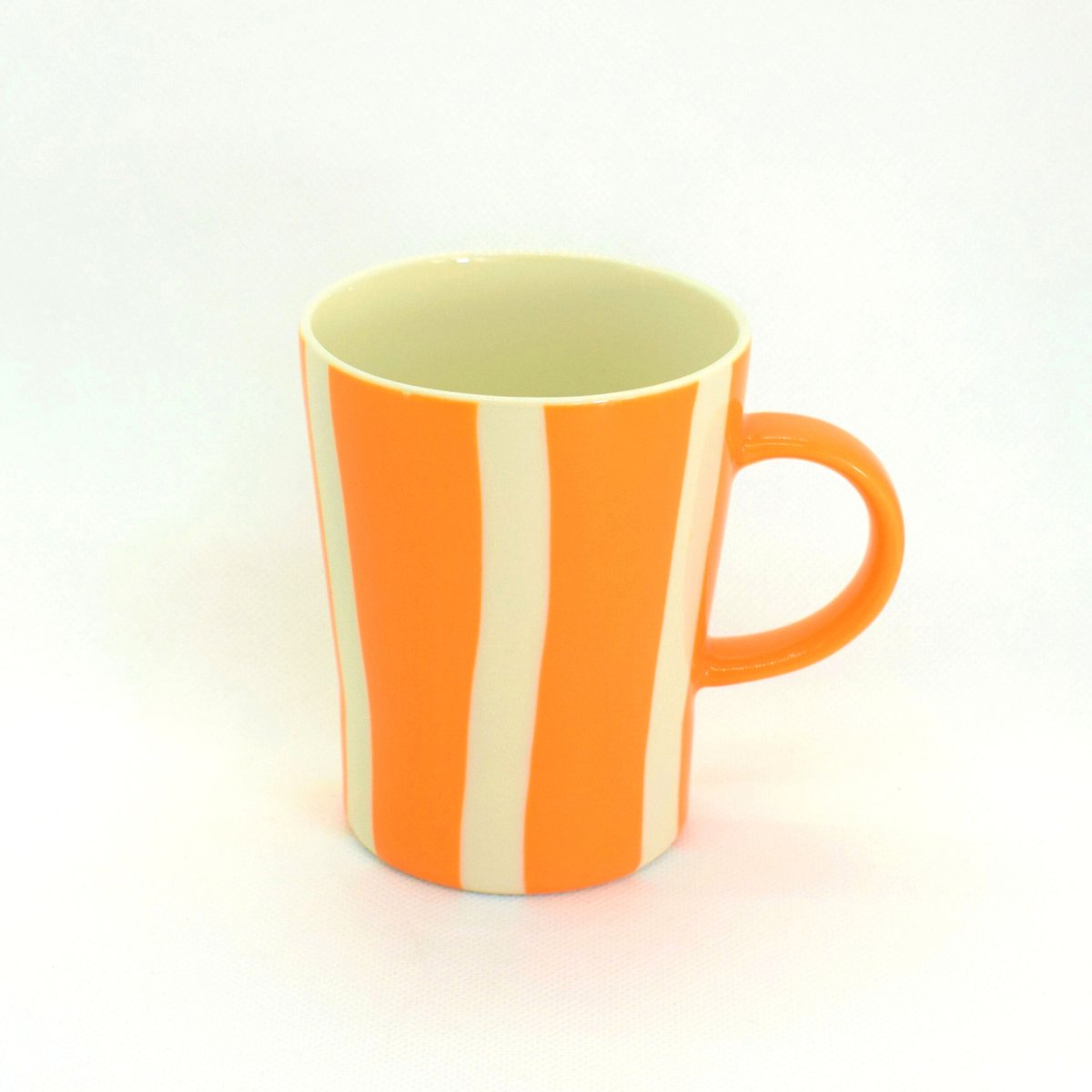 陶器製の丸型容器 黒と茶色のストライプ 陶器製の丸型容器 黒と茶色のストライプ