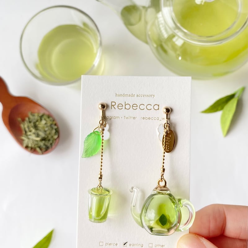 ハンドメイド 透明緑色 ティーポットイヤリング ハンドメイド 透明緑色 ティーポットイヤリング ハンドメイド 透明緑色