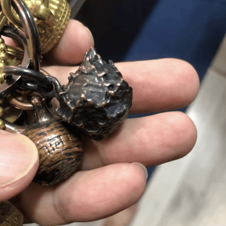 Tendobotanical x Bel Cielo　真鍮製　黒メッキグラ丸キーホルダー