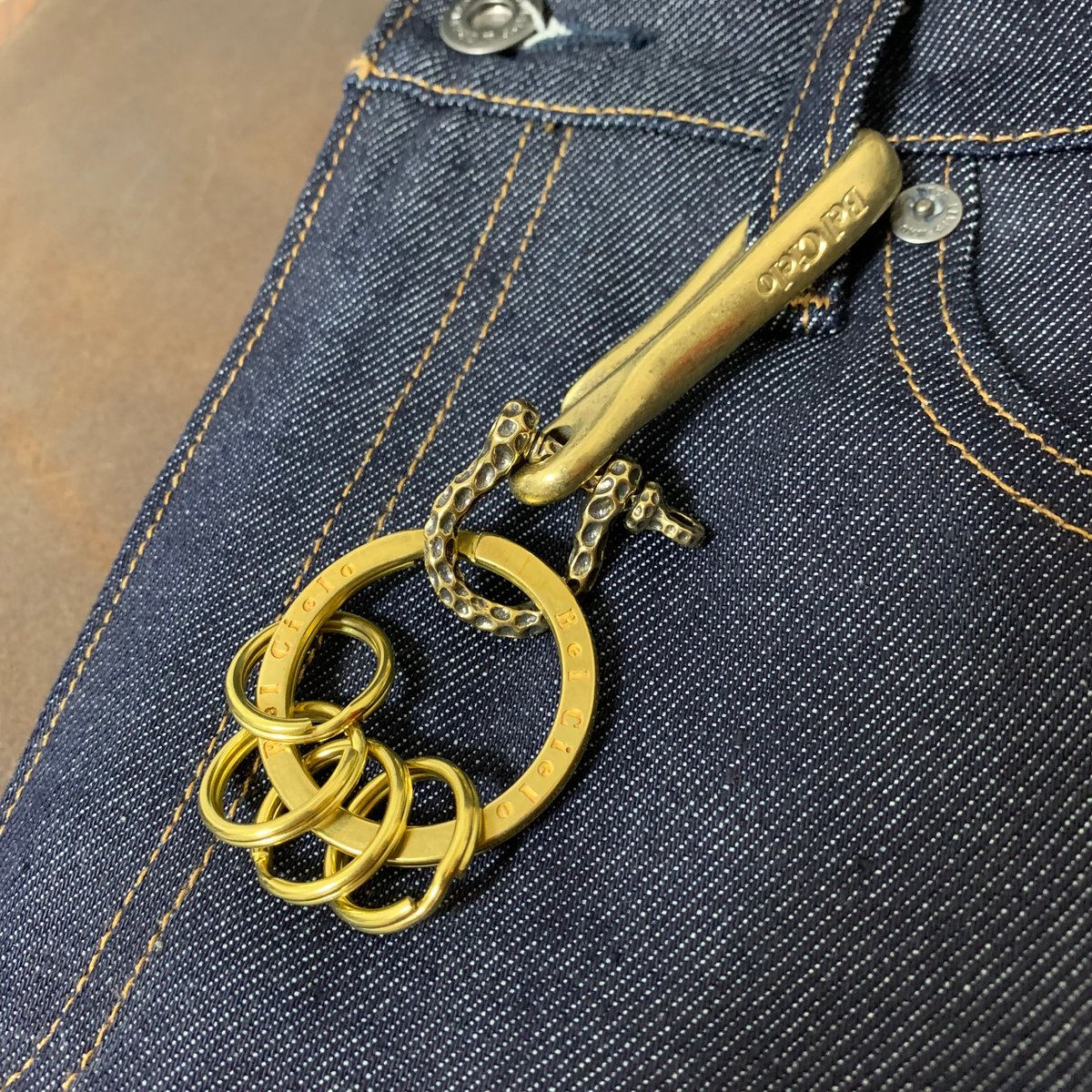 Bel Cielo 真鍮製 XLダブルリング&ロゴフックキーホルダー 班