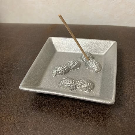 Aluminum ピーナッツインセンストレイ