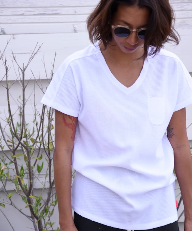 2442/ WIDE V-NECK T-SHIRTS | Waffle&Co.
