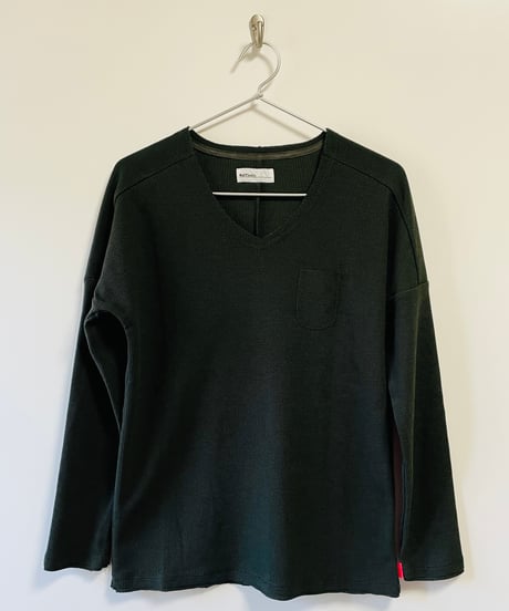 2448 / WIDE V-NECK LONG-S T-SHIRTS