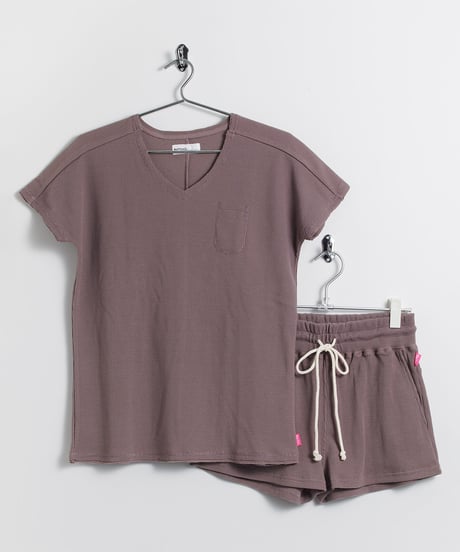 WIDE V-NECK T-SHIRTS
