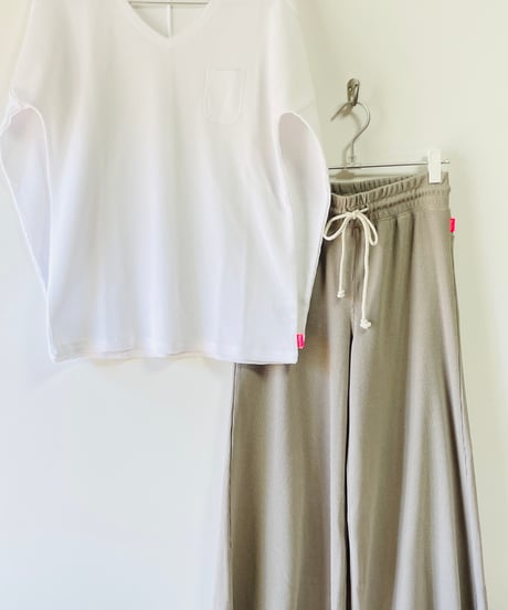 2448 / WIDE V-NECK LONG-S T-SHIRTS