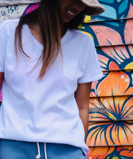 WIDE V-NECK T-SHIRTS