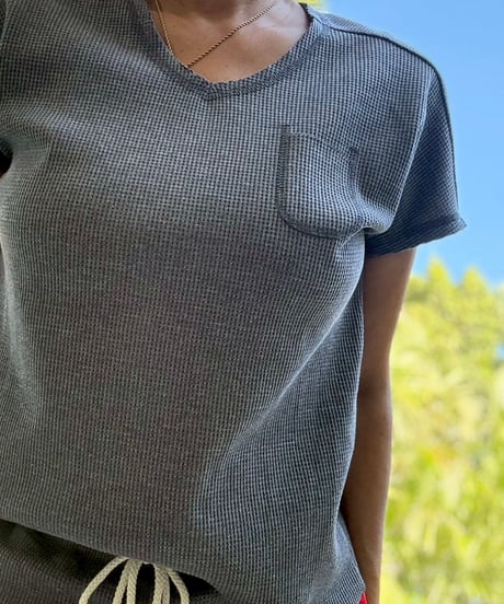 2612/ EASY POCKET V-NECK T-SHIRTS