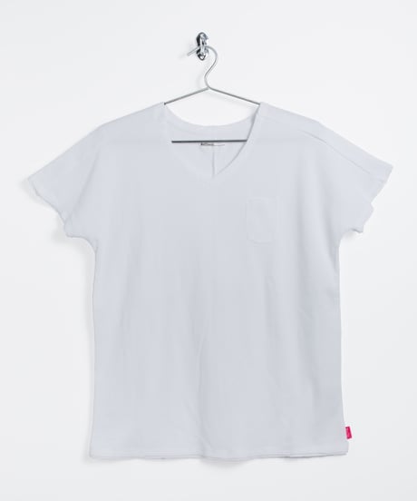 WIDE V-NECK T-SHIRTS