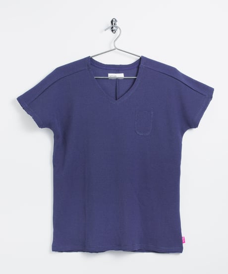 WIDE V-NECK T-SHIRTS