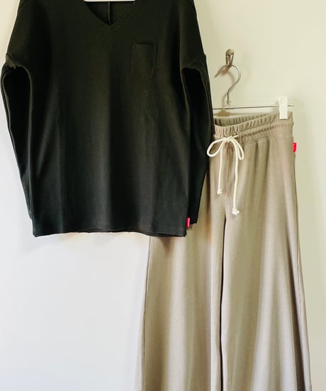 2448 / WIDE V-NECK LONG-S T-SHIRTS