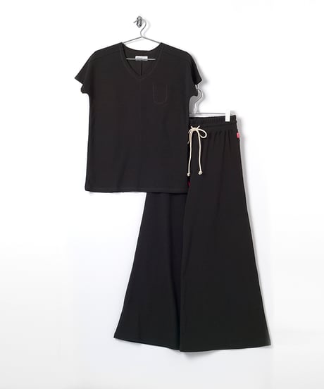 2442/ WIDE V-NECK T-SHIRTS