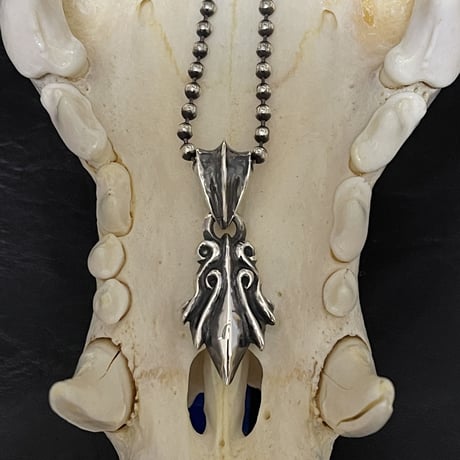 Tail pendant