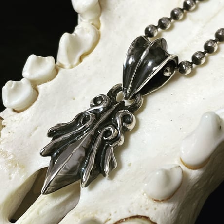 Tail pendant