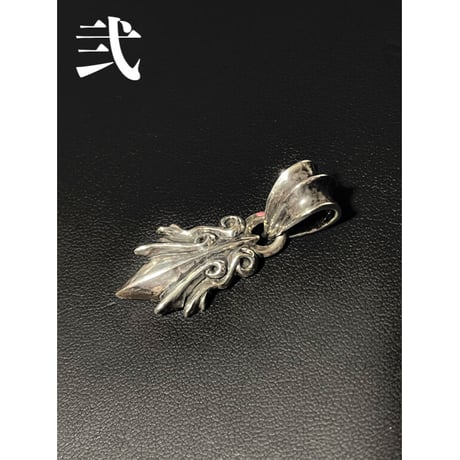 Tail pendant