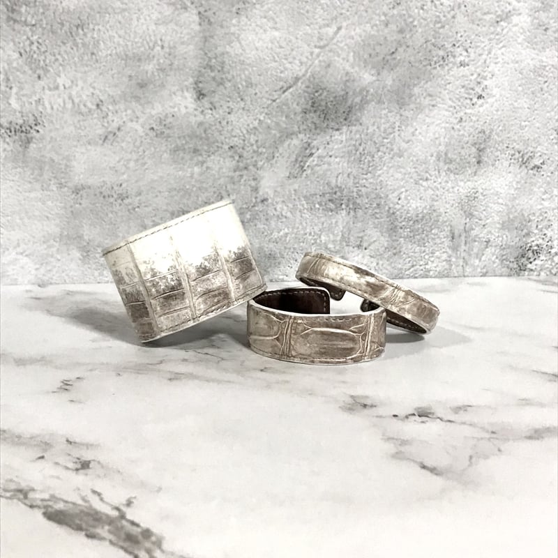 MANA Wrap Bangle/レザーバングル クロコ型押 ホワイト MANA Wrap Bangle/レザーバングル クロコ型押 ホワイト MANA