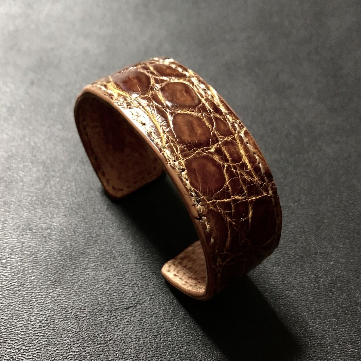 レザーバングル Leather Bangle ( カイマンワニ Brown 茶色 強ツヤ )