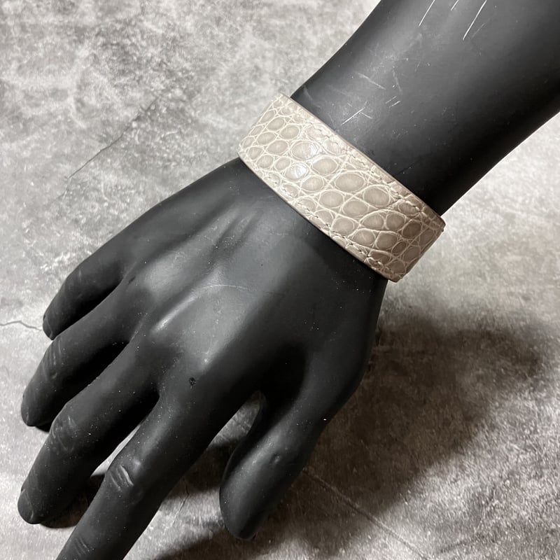 美品！Polina パンサーモチーフバングル黒 美品！Polina パンサーモチーフバングル黒 パンサー バングル S