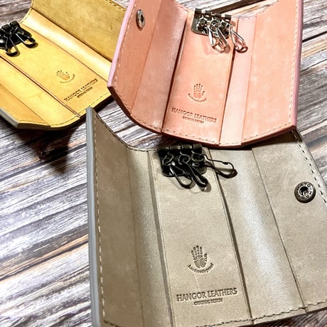 ３連キーケース 3 Clips Key Case ( 英字エンボスレザー・牛革 羊革) ／革小物／ハンドメイド／Hangor Leathers