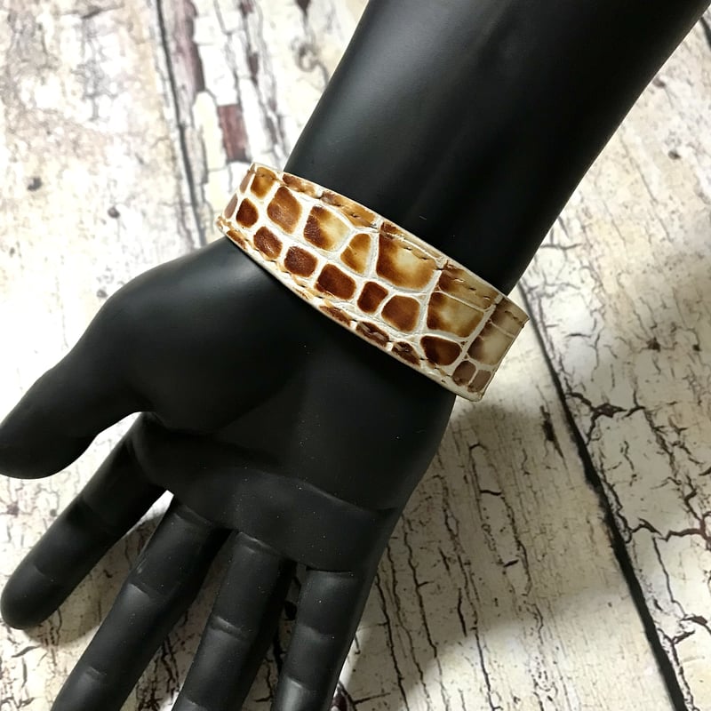 MANA /Wrap Bangle レザーバングル クロコ型押し ブラック MANA /Wrap Bangle レザーバングル クロコ型押し ブラック Black