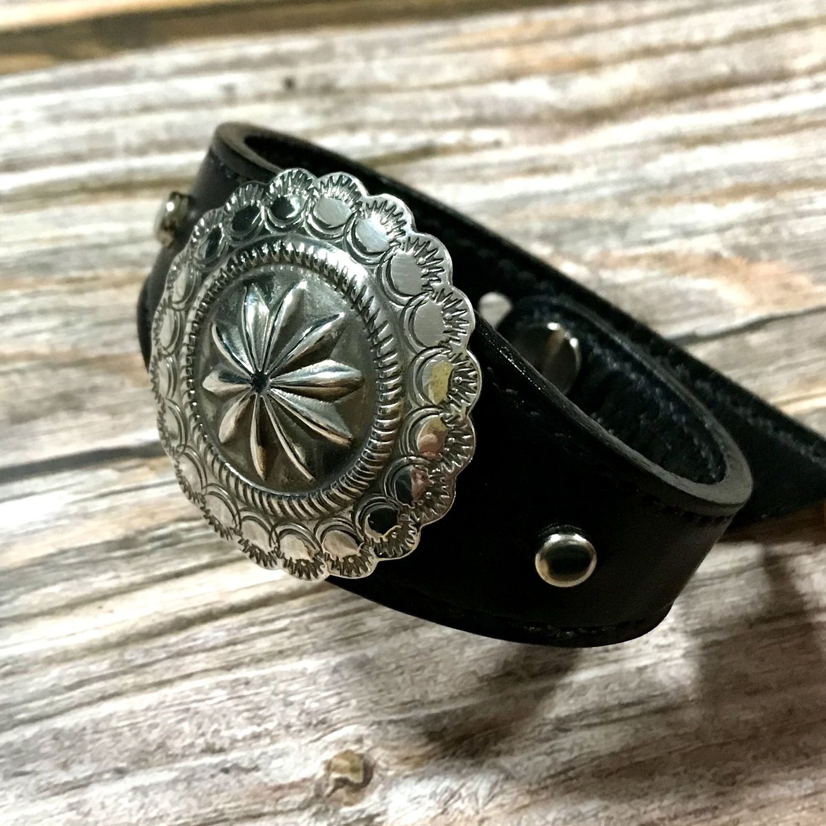 展示品♪ハンドメイド♪ コンチョボタンのスタッズレザーブレスレット＊