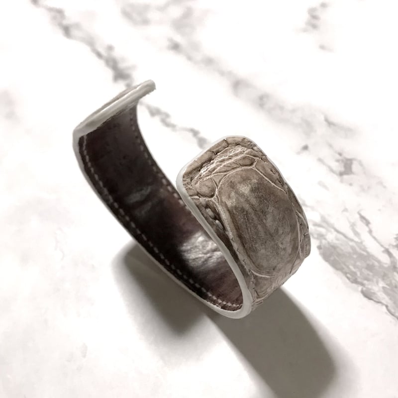 レザーバングル Leather Bangle ( ヒマラヤクロコ himalayan Croc