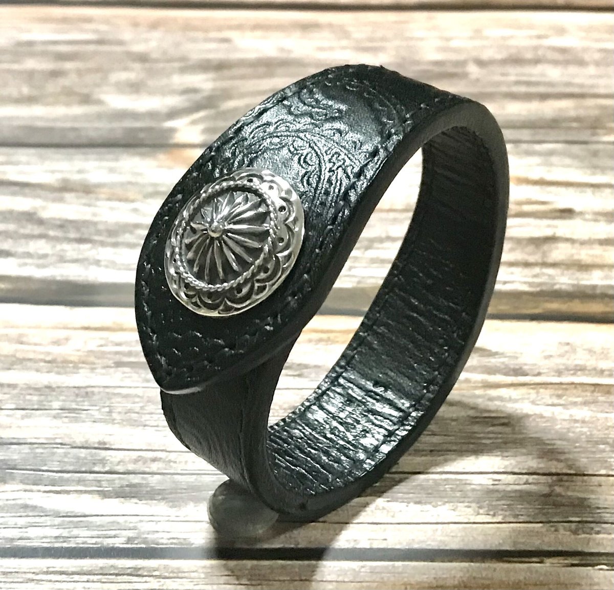 レザーブレスレット LEATHER BRACELET (ペイズリー柄型押し レザーブレスレット LEATHER BRACELET (ペイズリー柄型押し