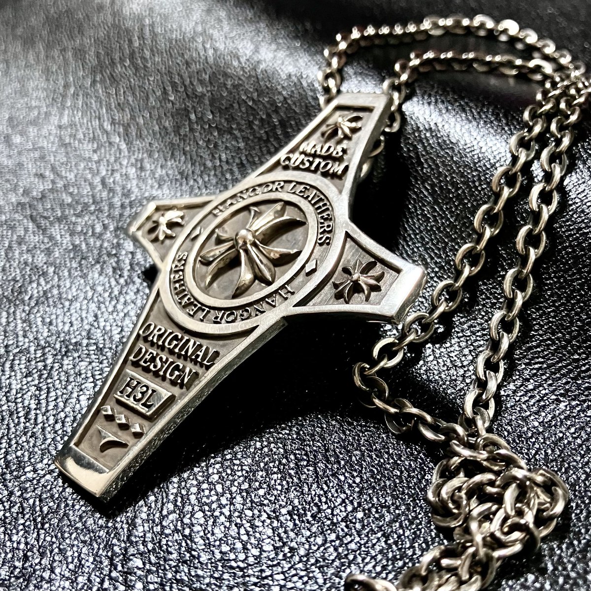 3リリー 変形 クロスペンダント CROSS PENDANT ( シルバー925 3リリー 変形 クロスペンダント CROSS PENDANT ( シルバー925