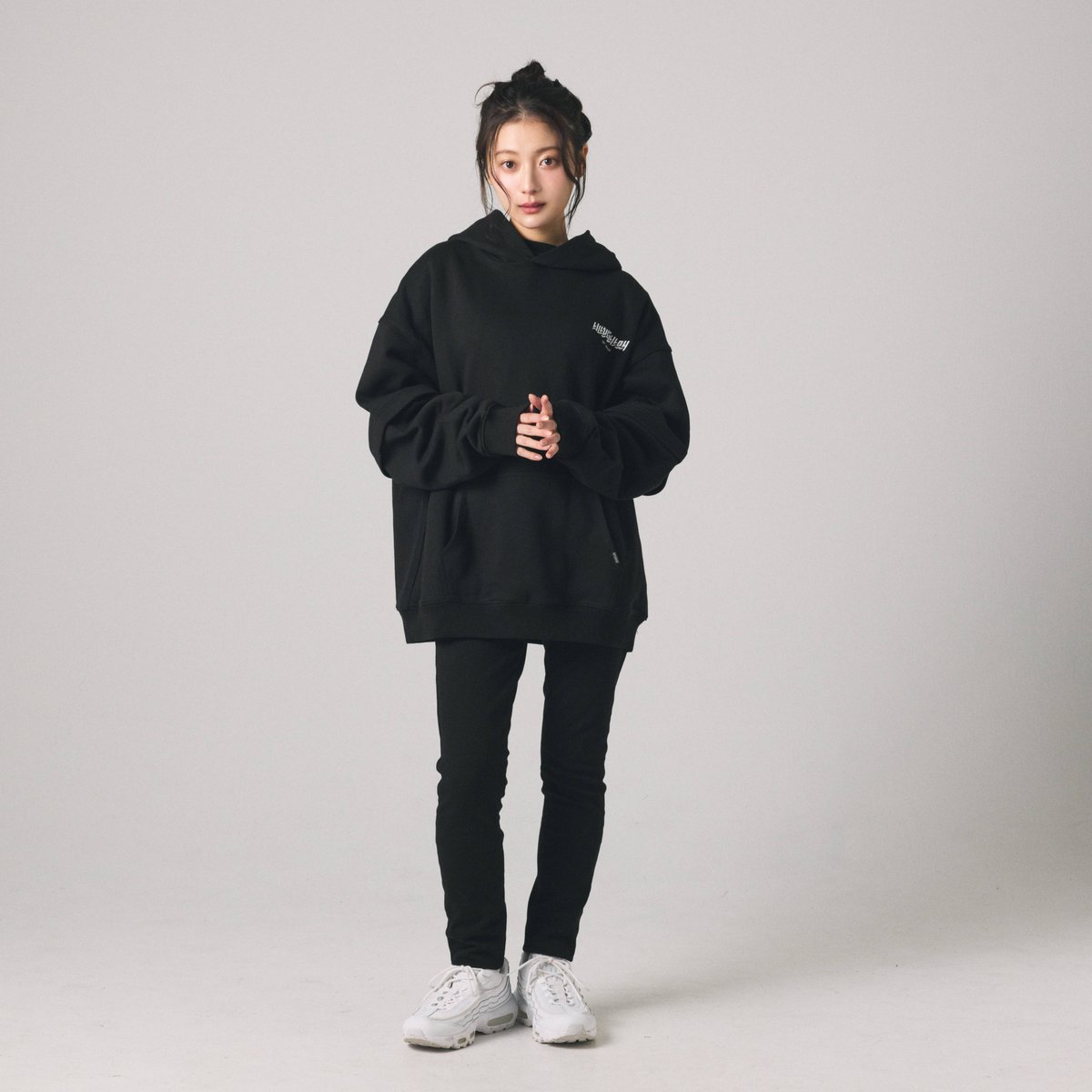 lil' valley】BASIC EMBROIDERED HOODIE | Tani Yu
