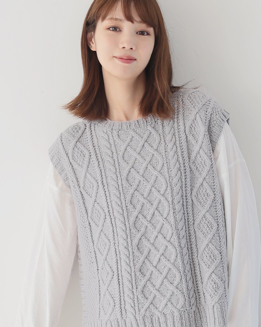 RhodoIirioN 手編み Pompon Vest RhodoIirioN 手編み Pompon Vest RhodoIirioN 手編み Pompon