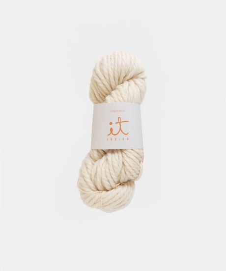 「東海えりかのカラーワーク」フラワーベストの糸kit　掲載のカラー(off white)