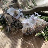足湯または湯船にチャポンっ 無農薬栽培のハーブ＆野草バスソルト　麻袋入り