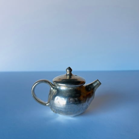 TN−93 谷井直人　銀彩ポット小　Small Silver-Glazed Teapot