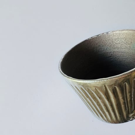 TN−121 谷井直人　銀彩しのぎ湯呑み Naoto Tanii Silver Glaze Shinogi Yunomi