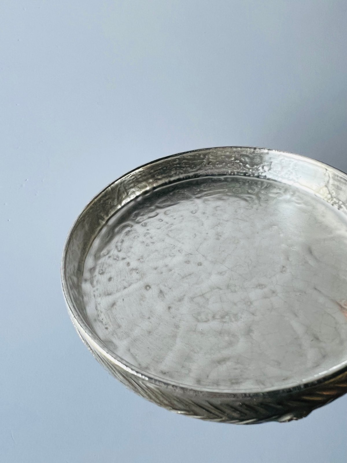 TNー69谷井直人 銀彩しのぎリム皿 Naoto Tanii – Silver-Glazed