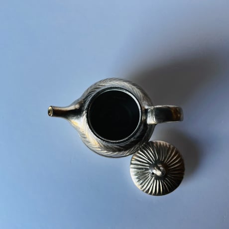 TN−94 谷井直人　銀彩しのぎポット　Silver-Glazed Teapot