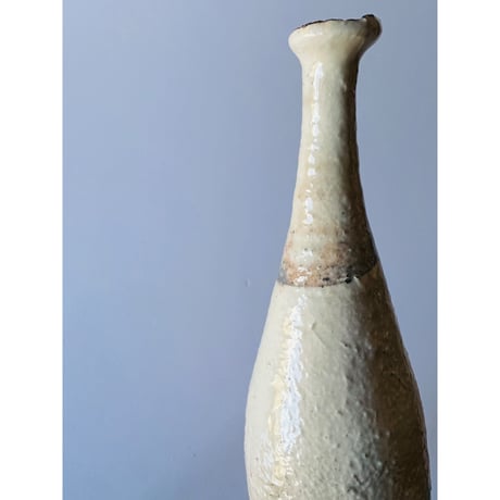 T−103 辻村史朗　粉吹つる首花入　共箱有　Shiro Tsujimura Kohiki Tsurukubi Hanaire (Kohiki Long-neck Flower Vase)