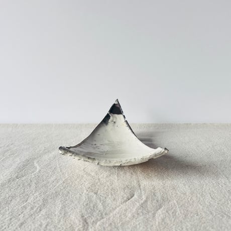 T−121 辻村史朗　粉吹三角皿大　共箱付　Shiro Tsujimura Large Kofuki Triangular Plate