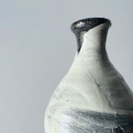 T−151 辻村史朗　刷毛目徳利　共箱付  Shiro Tsujimura – Hakeme Tokkuri