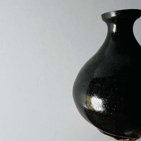 Sー9 鈴木大弓　黒高麗徳利　箱付き Suzuki Hiroyumi Black Korean Sake Bottle with Box